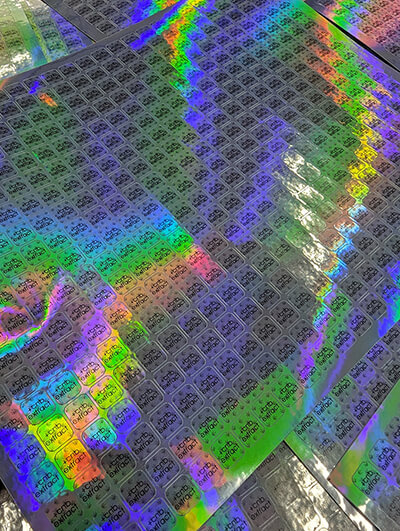 голографическая наклейка